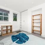 Сеntral 2 Bedroom Flat In Acton Central