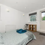 Сеntral 2 Bedroom Flat In Acton Central